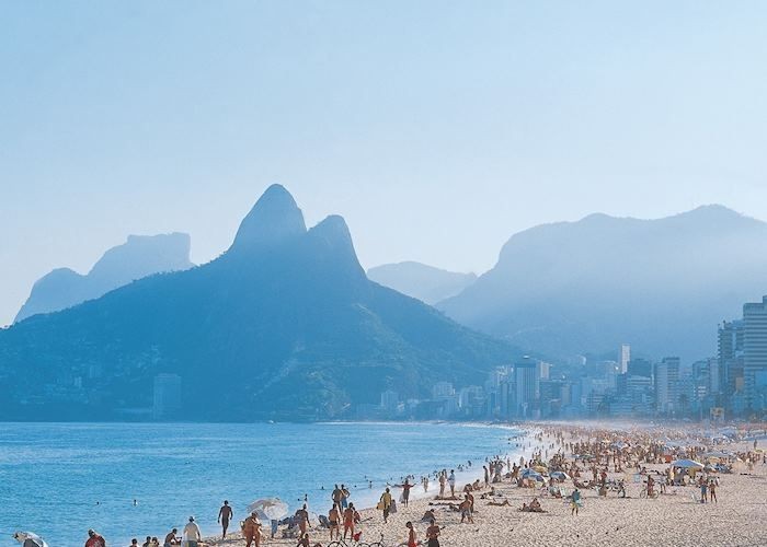 Những bãi biển trong lành đón chào du khách và dân địa phương - Thủ tục xin visa Brazil