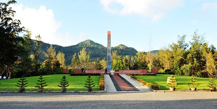 Nghĩa trang Hàng Dương nên đến khu du lịch Côn Đảo - du lịch Côn Đảo giá rẻ