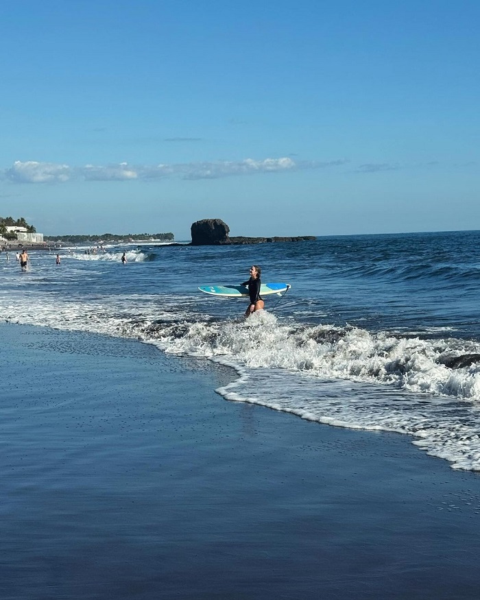Lướt sóng là hoạt động nên làm ở bãi biển El Esteron 