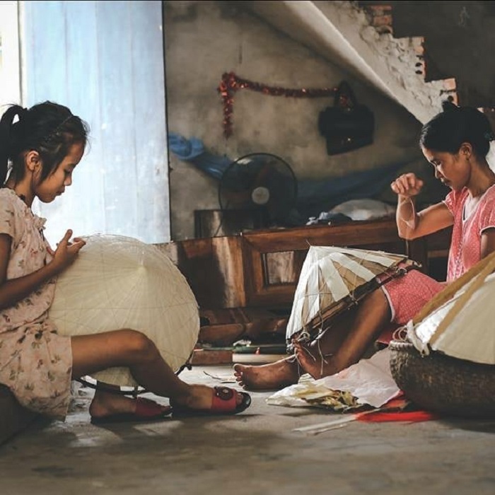 Làng Chuông là làng nón lá Việt Nam cung cấp đa dạng các sản phẩm nón