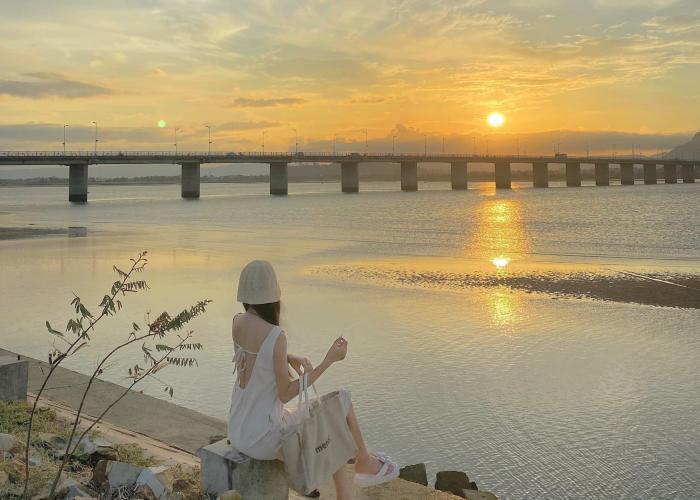 Cầu hùng vương điểm ngắm hoàng hôn ở Phú Yên 