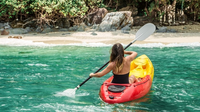 Chèo thuyền kayak là hoạt động nên trải nghiệm ở đảo Tortuga