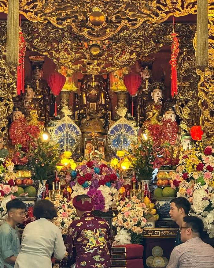 chùa Ngâu Thanh Trì - ban thờ