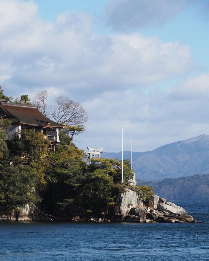 Hồ Biwa là hồ nước lâu đời trên thế giới, mang lại nhiều trải nghiệm cho du khách