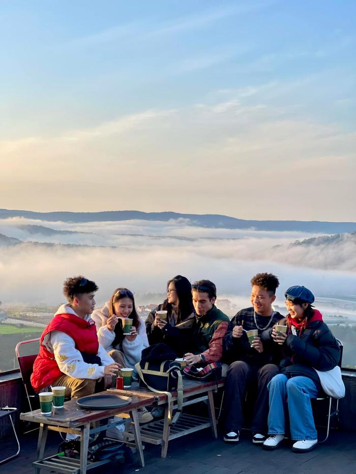 Quán cafe săn mây ở Đà Lạt Hoàng Hôn Chiều