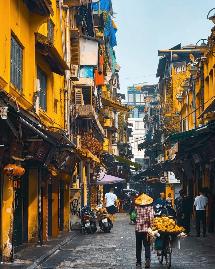 Hàng Buồm là phố ẩm thực ở Việt Nam cổ kính