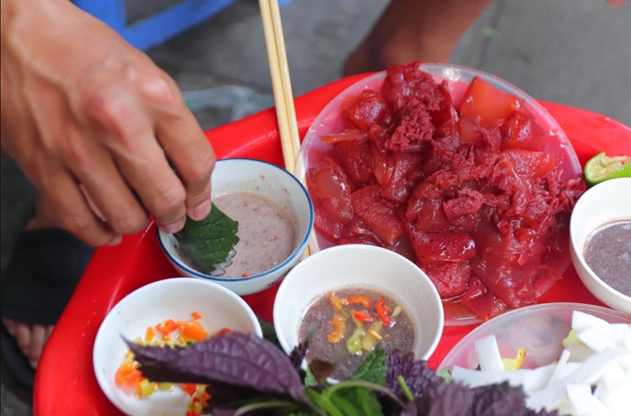 quán sứa đỏ ngon ở Hà Nội - chợ Đồng Xuân