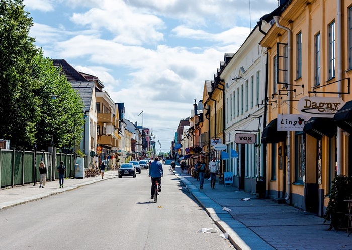 Mua sắm dọc theo Svartbäcksgatan là địa điểm tham quan và hoạt động giải trí ở thị trấn Uppsala
