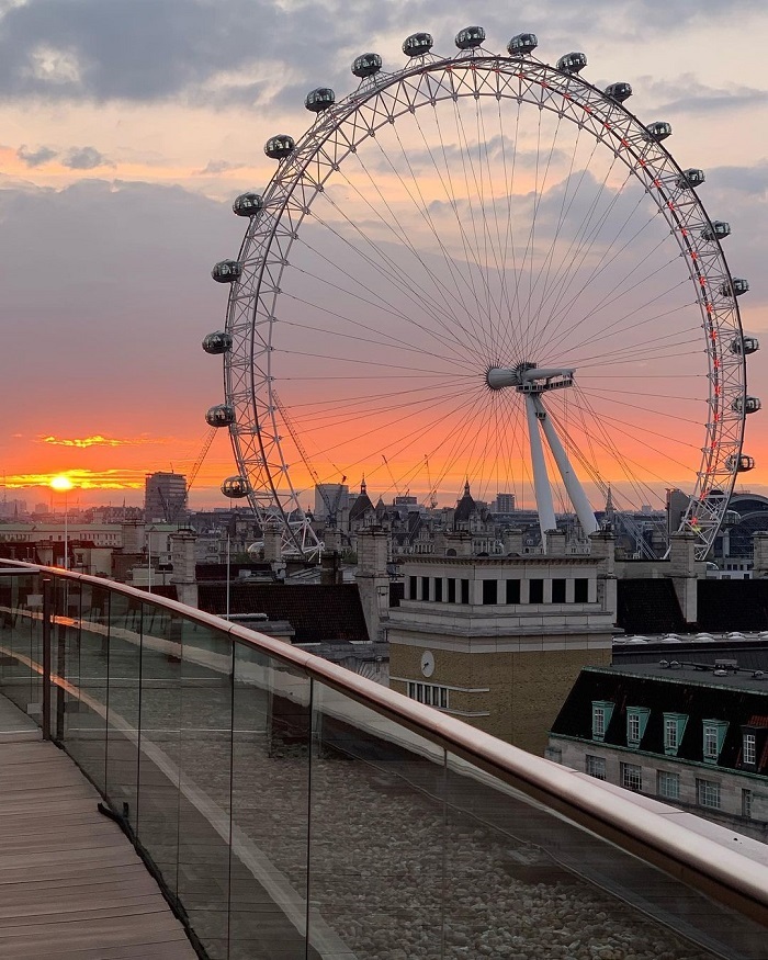 London Eye cũng là một trong những vòng đu quay lớn nhất thế giới thu hút du khách