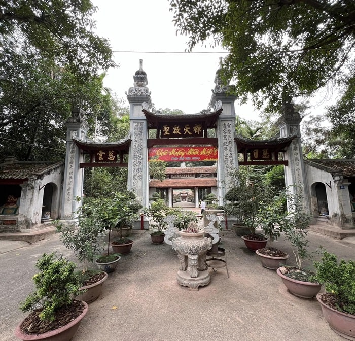 chùa Láng Hà Nội - cổng tam quan