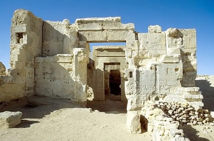 Đền thờ Oracle là hoạt động gần pháo đài Shali