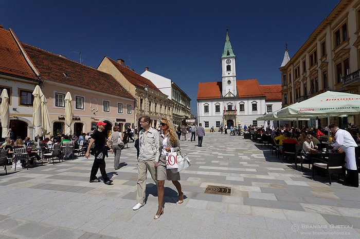 Lạc lối ở quảng trường Vua Tomislav là điều cần làm khi đến thành phố Varadzin Croatia 