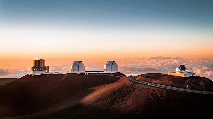 Đỉnh núi Mauna Kea có nhiều trạm thiên văn