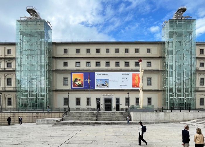 Tham quan Bảo tàng Renia Sofia gần cung điện hoàng gia Madrid Tây Ban Nha
