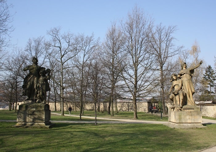Tham quan Tác phẩm điêu khắc khi đến pháo đài Vysehrad Séc