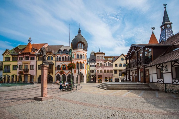 Courtyard of Europe là địa điểm tham quan ở thành phố Komarom