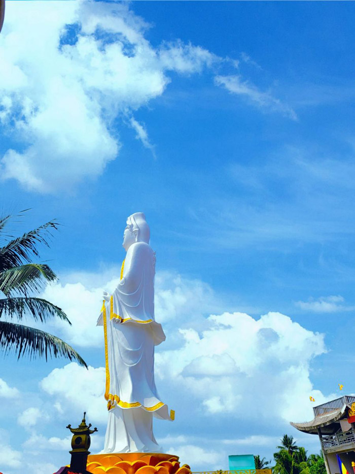 Viếng tượng Mẹ Nam Hải Tiền Giang - Chùa đón hàng ngàn du khách