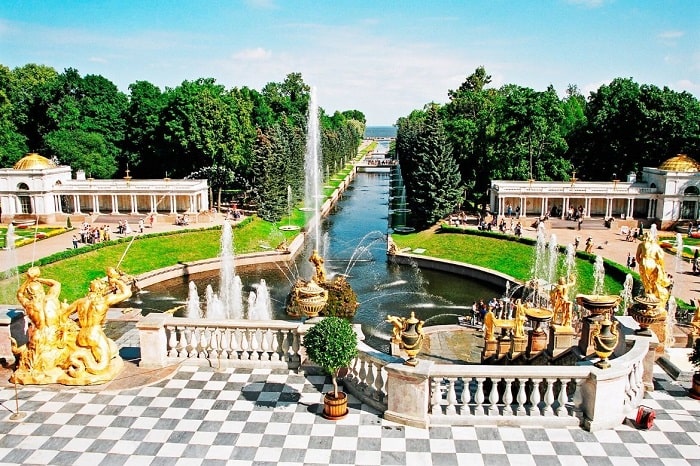 Công viên Hạ ở cung điện Peterhof Nga