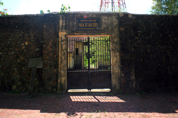 di tích lịch sử nhà tù Hà Tiên thu hút du khách tham quan