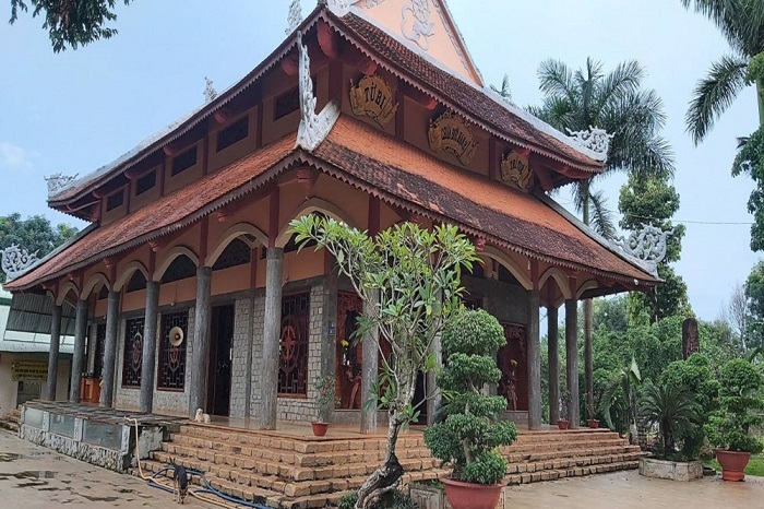 địa điểm có kiến trúc đẹp ở Bình Phước - chùa Đức Hạnh