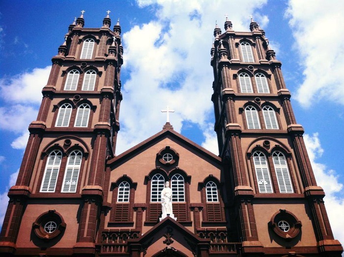 Địa điểm có kiến trúc đẹp ở Bình Phước - nhà thờ Đăk Ân