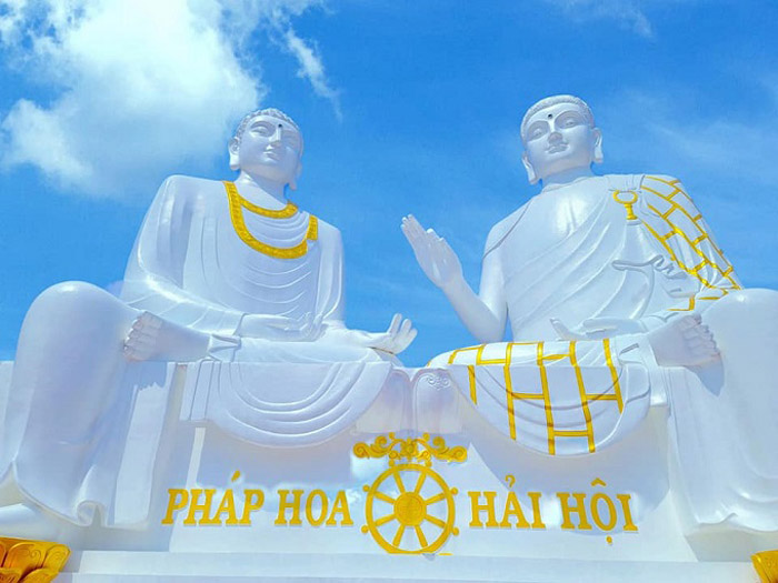 Viếng tượng Mẹ Nam Hải Tiền Giang - Hai tượng Phật lớn