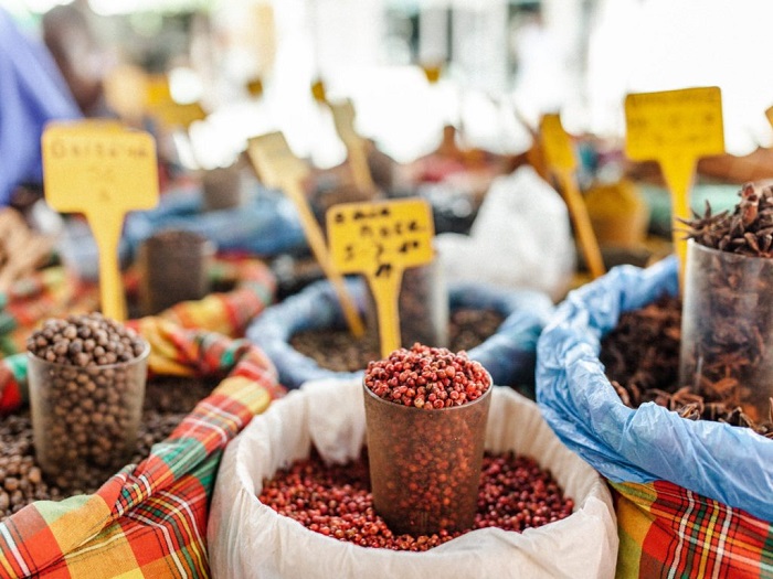 Thực phẩm trong chợ địa phương đảo Guadeloupe