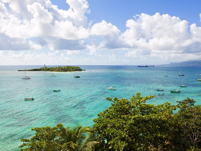 đảo Guadeloupe có khí hậu nhiệt đới với nhiệt độ từ 26 đến 30 độ C