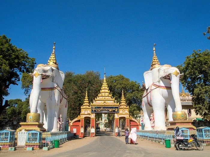 Cổng chính vào chùa Thanboddhay Paya Myanmar