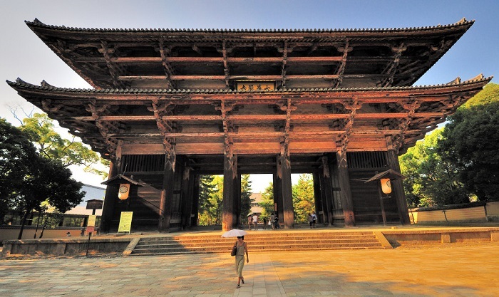 Cổng Nandaimon là khu vực tham quan ở chùa Todai-ji Nhật Bản 