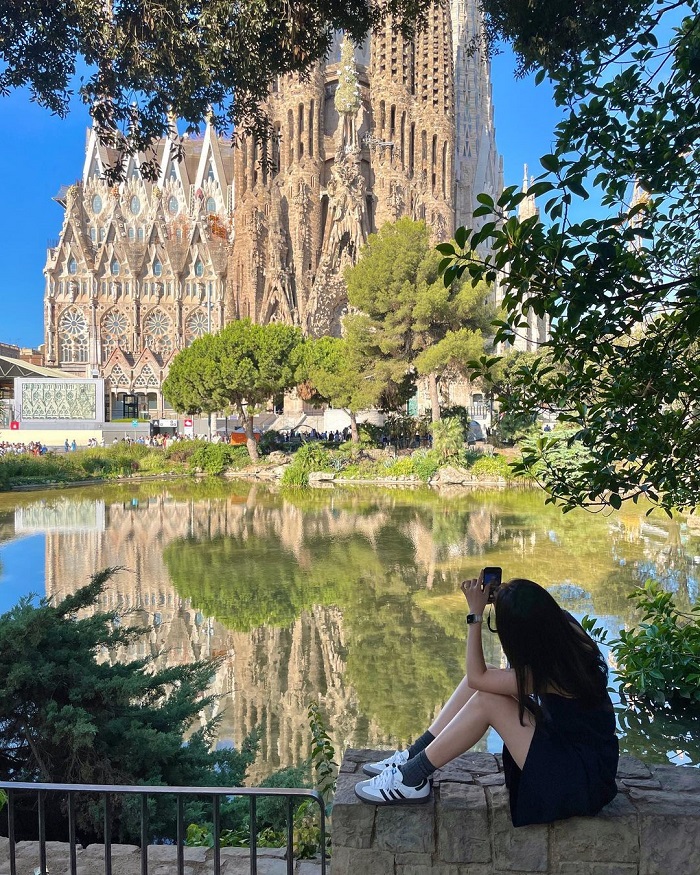 Sagrada Familia là nhà thờ đẹp ở châu Âu nằm tại Tây Ban Nha