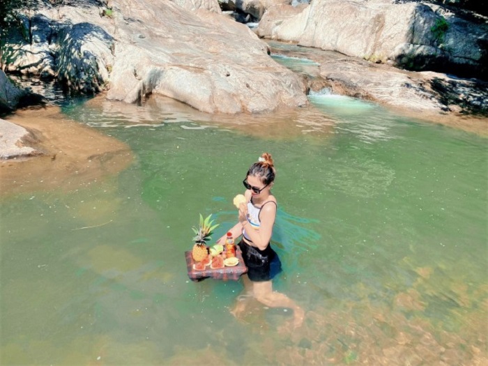 Bơi lội và tắm suối thiên nhiên ở thác Savin Ninh Thuận