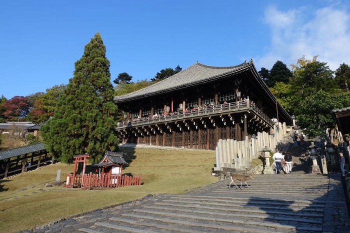 Hội trường Nigatsudo là khu vực tham quan ở chùa Todai-ji Nhật Bản 