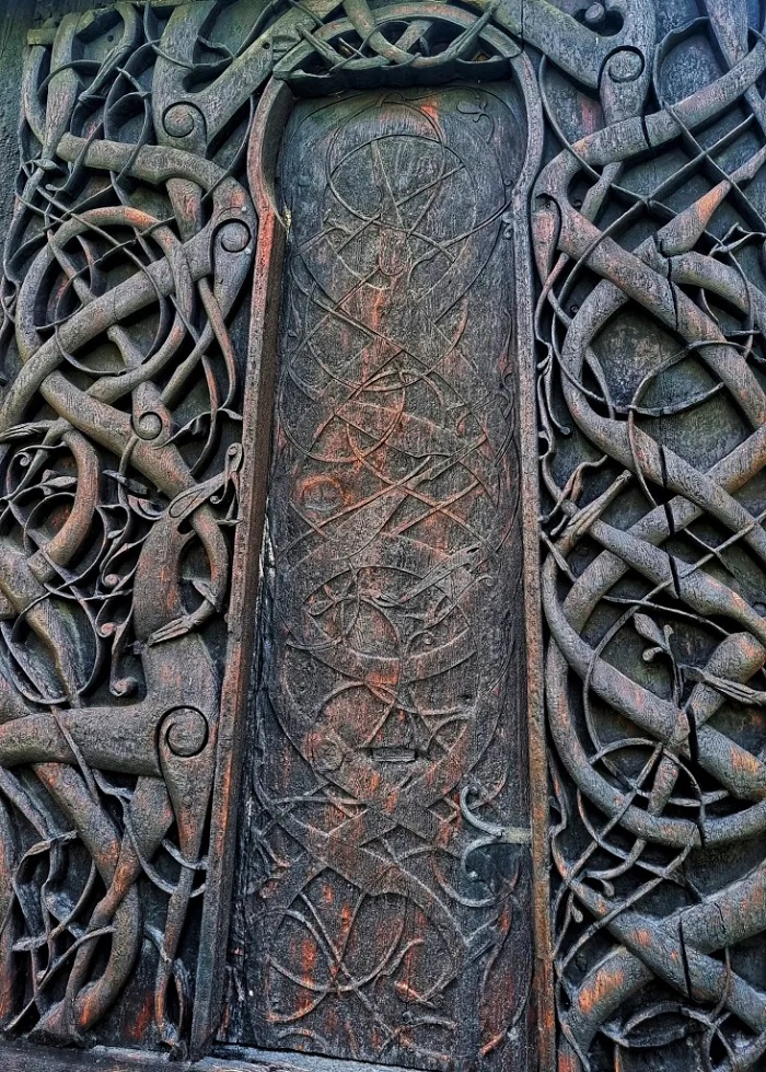 Các chi tiết trang trí đặc biệt bên ngoài Nhà thờ gỗ Urnes