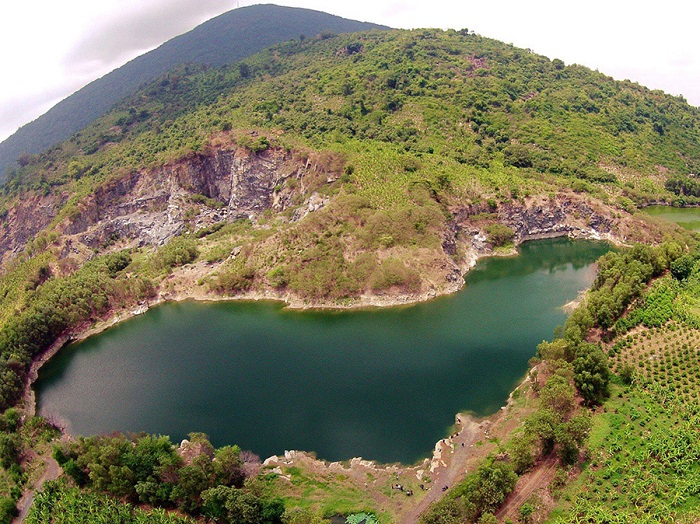 hồ Núi Đá Tây Ninh thu hút du khách tham quan