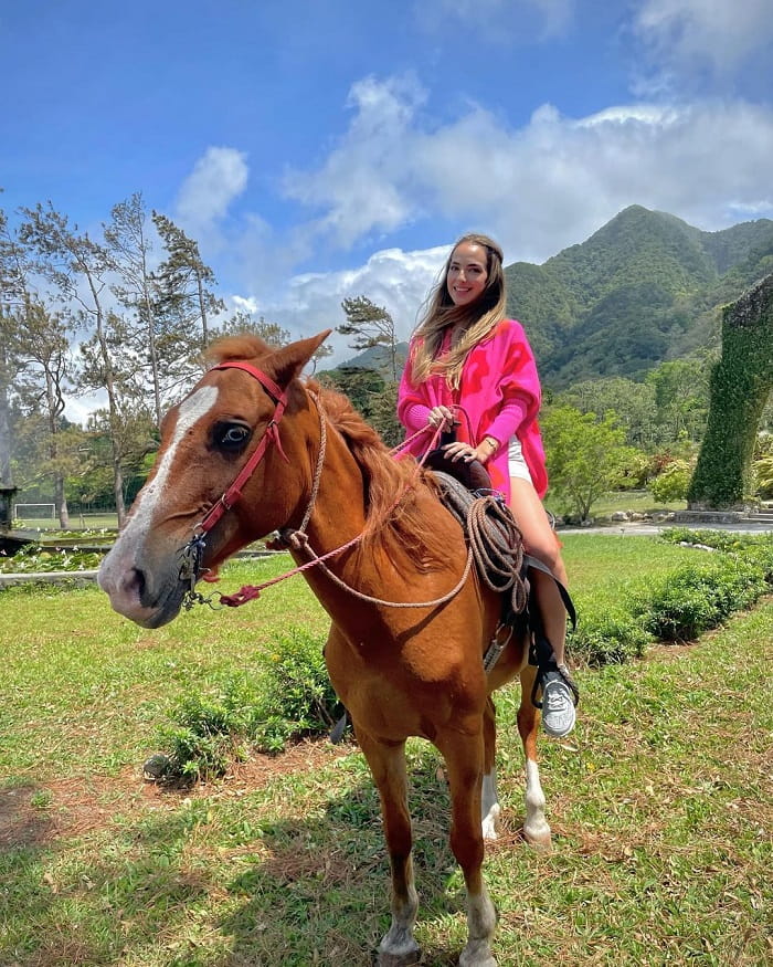 Cưỡi ngựa ở thung lũng Anton Panama
