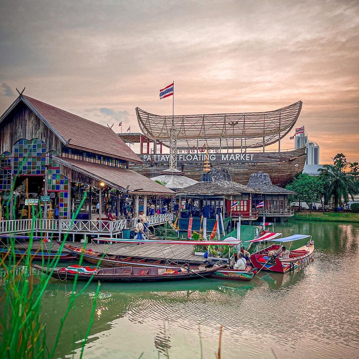 Chợ nổi Pattaya là khu chợ nổi đẹp ở châu Á nằm tại Thái Lan