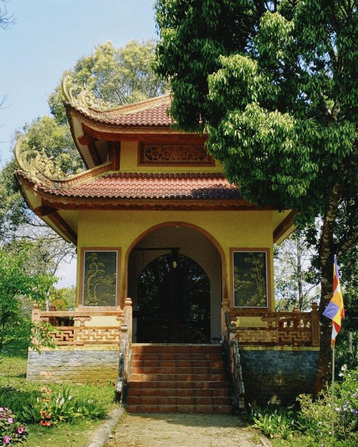 tháp  chùa Khánh Lâm