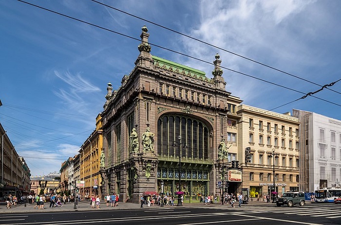 Nhà thương mại anh em nhà Eliseevy là điểm tham quan xung quanh đại lộ Nevsky