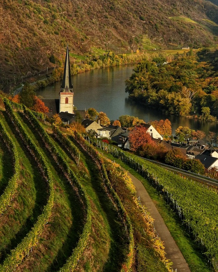 Thung lũng Moselle là thung lũng đẹp ở châu Âu có nhiều công trình cổ kính 