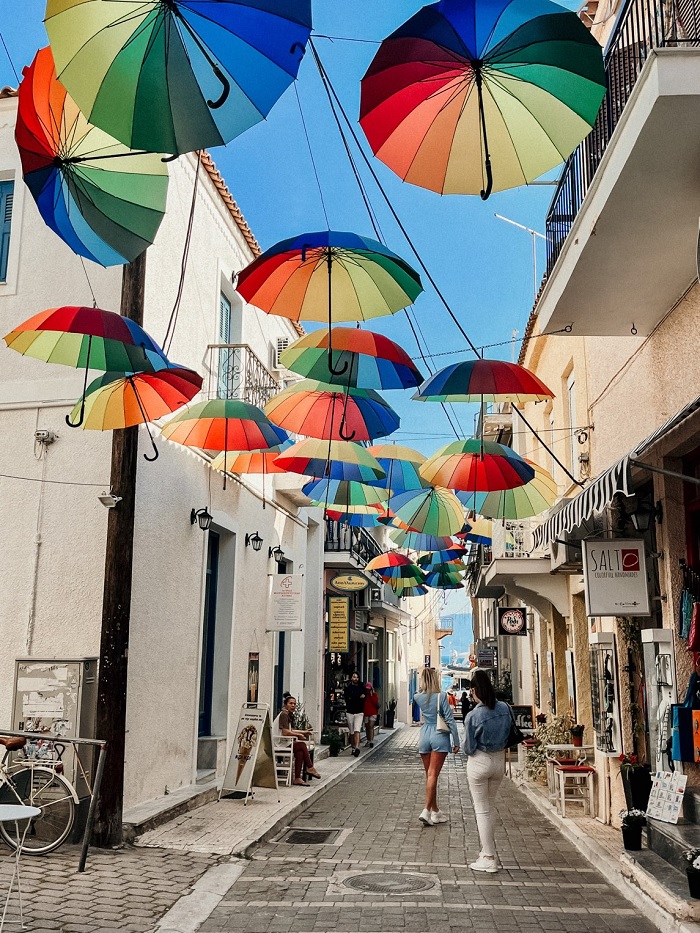 Một con phố du lịch trên đảo - Du lịch đảo Aegina