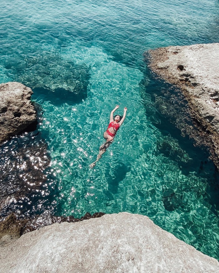 Bơi trong những vùng nước xanh trong vắt - Du lịch đảo Aegina