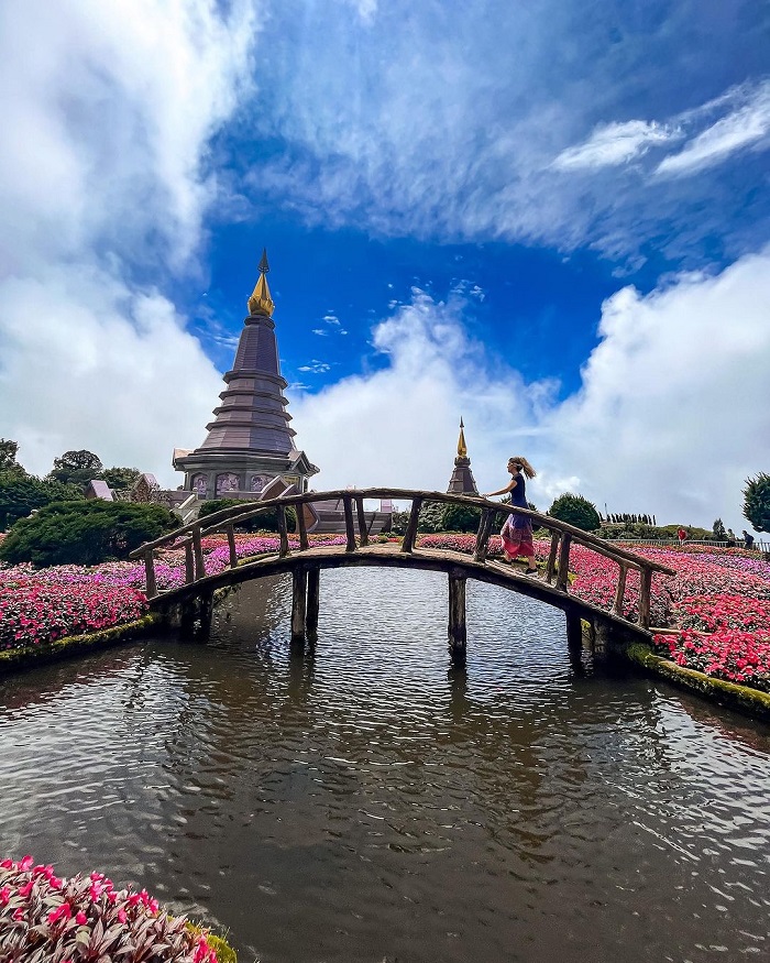Hai bảo tháp King & Queen Pagoda là điểm tham quan nổi bật ở vườn quốc gia Doi Inthanon