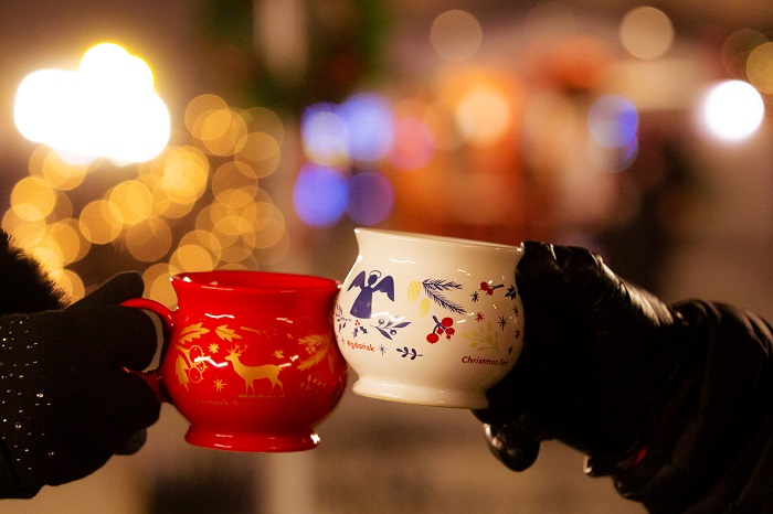 Bạn có thích những chiếc cốc phiên bản giới hạn xinh đẹp này không? - chợ giáng sinh Gdansk