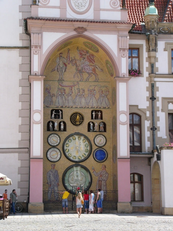 Đồng hồ thiên văn Olomouc là điểm tham quan ở thành phố Olomouc