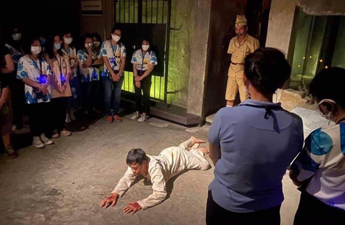 tour đêm Hà Nội - Nhà tù Hoả Lò
