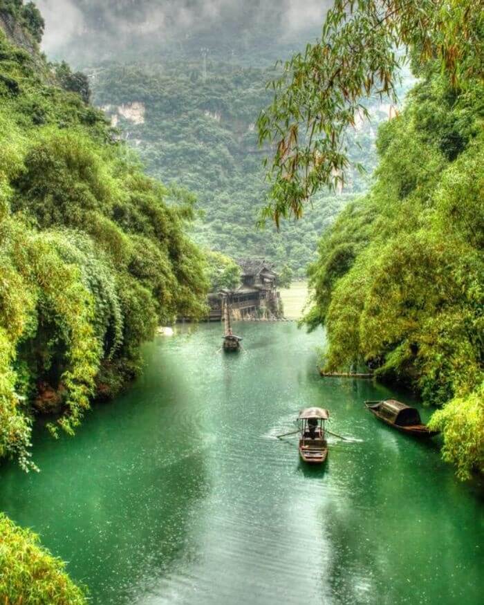 Đi tour Trung Quốc mùa nào đẹp và lý tưởng nhất? Gợi ý cho bạn vào mùa hè đi thuyền ngắm cảnh trên sông Trường Giang