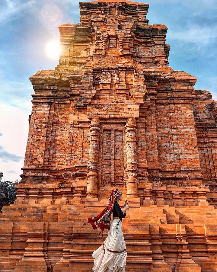 Khám phá vẻ đẹp huyền bí tháp Chàm Poshanư