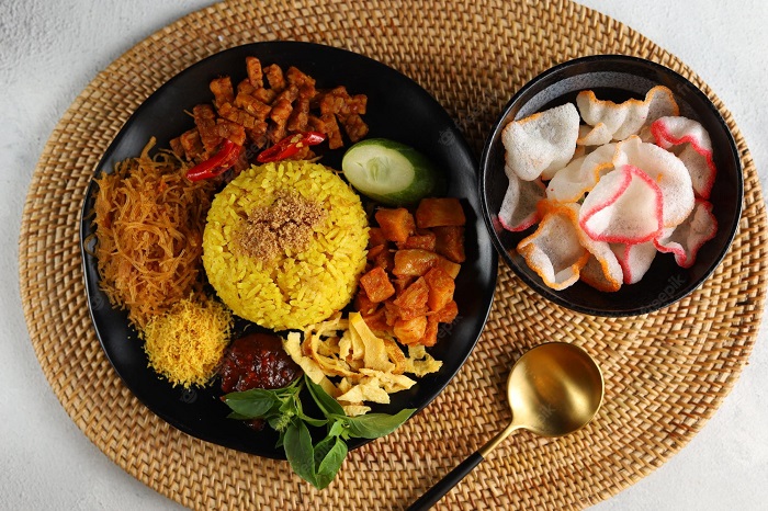 Khám phá nền ẩm thực đặc sắc khi đi tour Indonesia