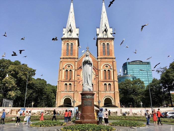 tour Sài Gòn - tham quan nhà thờ Đức Bà
